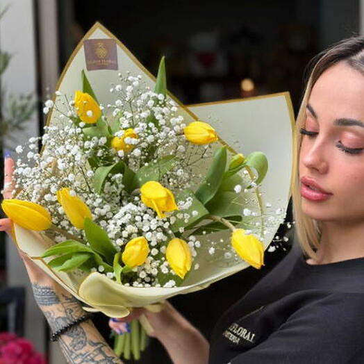 Bouquet of yellow tulips