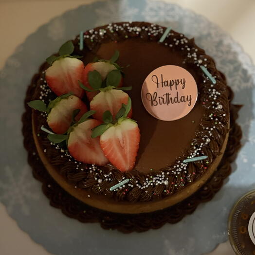 Chocoflan  sweet round con fresas frescas