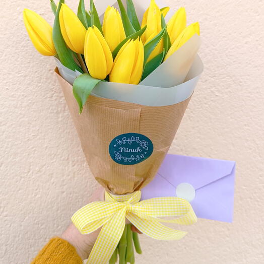Ramo de tulipanes amarillos