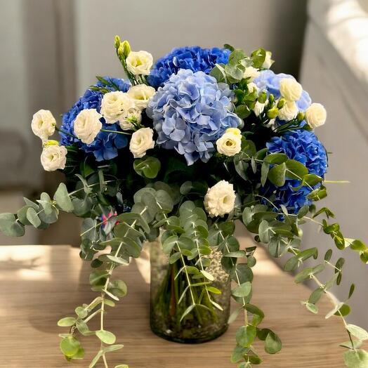 Ramo de hortensias, lisianthus y eucalipto