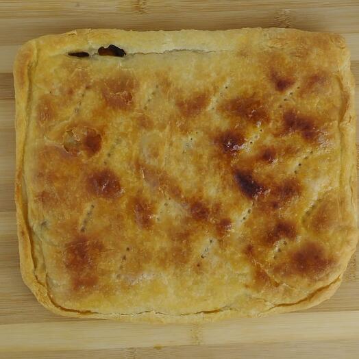 Pastel de calabaza en capas con ciruelas pasas