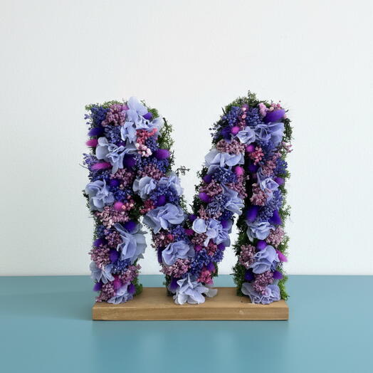 Letra Floral "M" Encantada