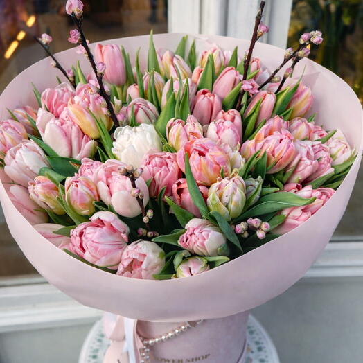 Beso de primavera Caja de tulipanes 🌷