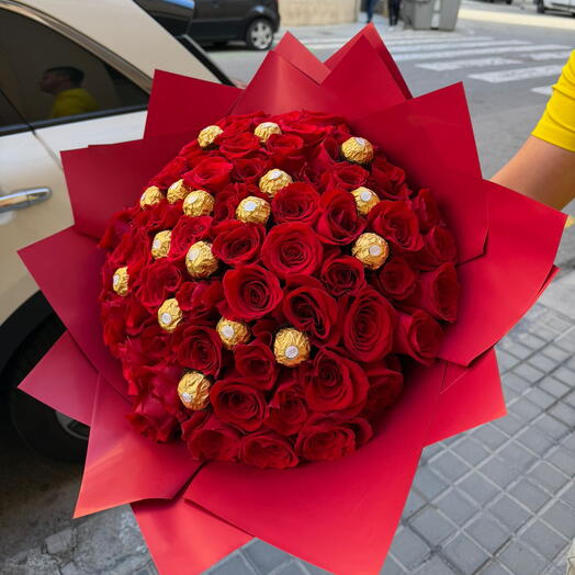 Букет «Червона пристрасть» з шоколадками Ferrero