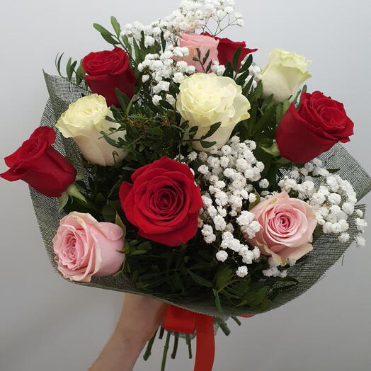 Ramo de 11 rosas variadas