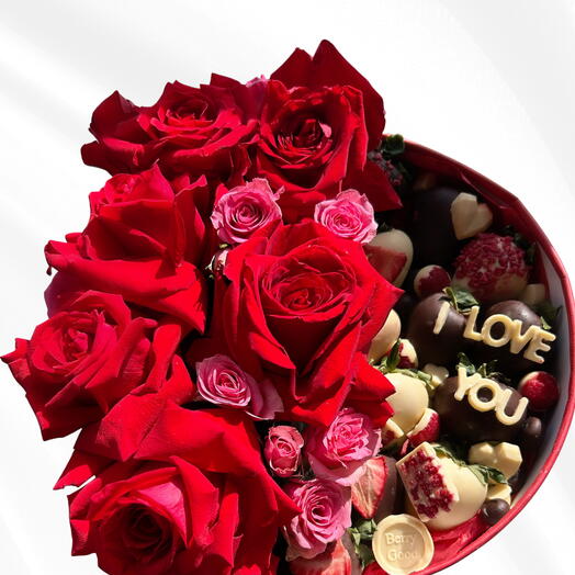 Berry Sweet Roses  – Caja Circular con Rosas + Fresas