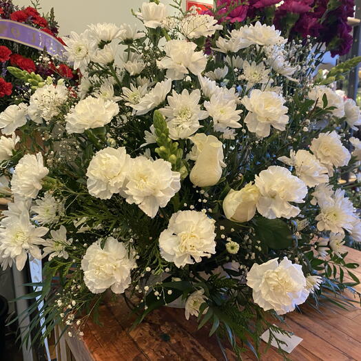 White floral centerpiece