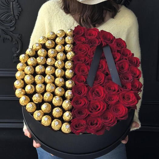 Caja grande de rosas y Ferrero