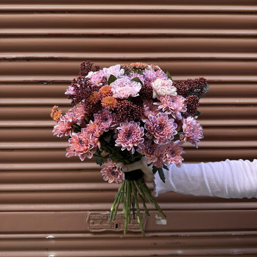 Bouquets of chrysanthemums and carnations in pink and violet tones