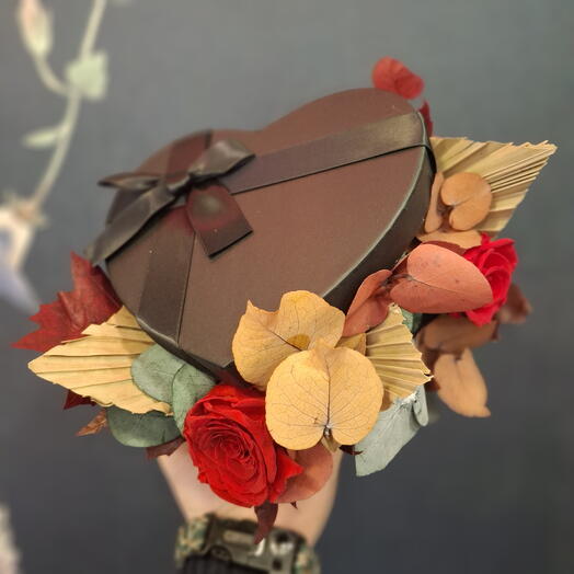 Bombonera corazon mediana estallido flores eternas