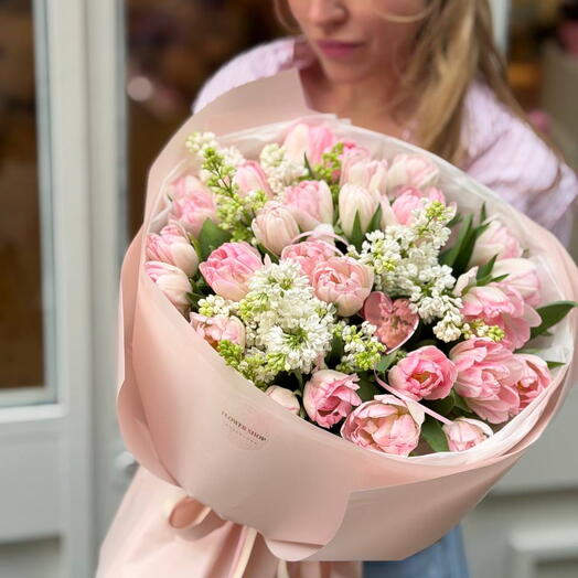 Perfección primaveral  Ramo de tulipanes rosas