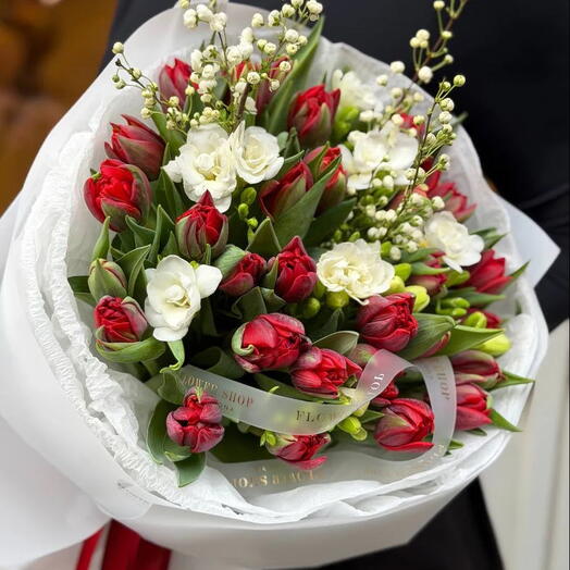 Spring Amour  Ramo de Tulipanes Rojos