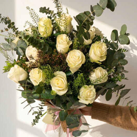 Pure Love – Bouquet of 18 white roses with natural greenery