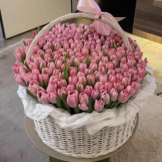 Basket with 150 tulips