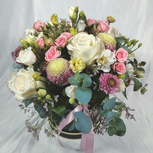 Box flor variada | Arreglo floral con 5 rosas, lisianthus y crisantemos