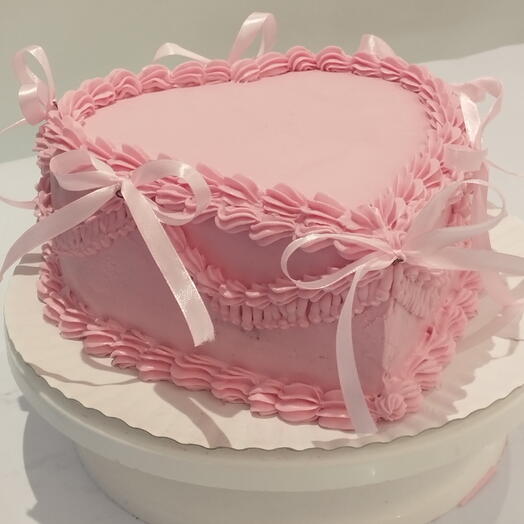 Un hermoso y elegante pastel de lambre con volantes para el cumpleanos de una nina, una jovencita o una madre