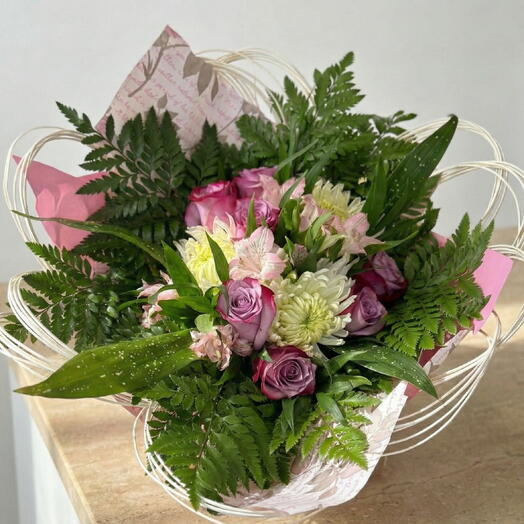 Wooden Suspiro Bouquet with Purple Roses and Premium Natural Flowers