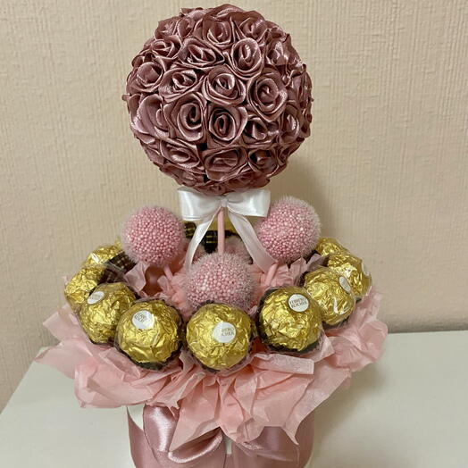 Caja de regalo para el Día de la Mujer con una rosa eterna en forma de esfera