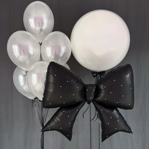 Globo cristal con un ramo de globos para cumpleanos