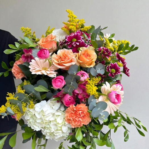 Ramo Jardin Alegre con Rosas y Hortensia