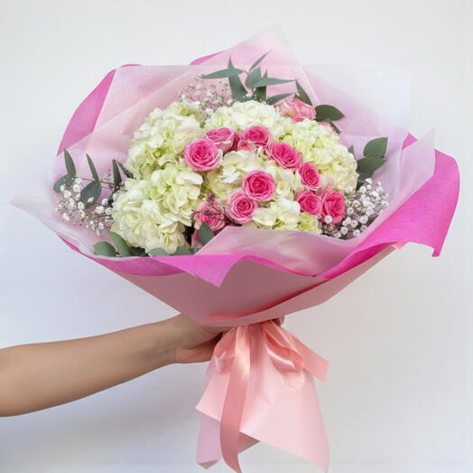Ramo Elegante de Hortensias y Rosas Rosadas Dulce Romance
