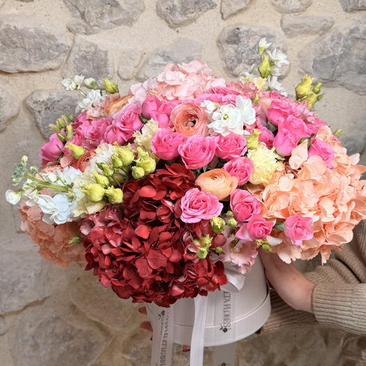 Suspiro de Amor – ramo premium con hortensias y rosas