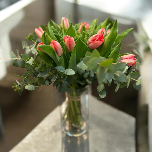 Ramo de Tulipanes Rosados en Jarron