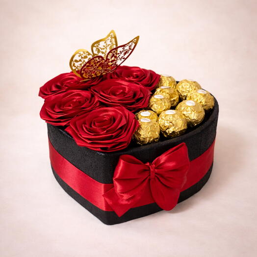 Caja Corazon de 6 Rosas y 8 Ferrero - regalo para aniversarios / cumpleanos / sorprender