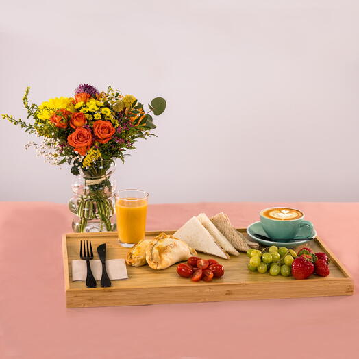 DESAYUNO SALADO CON RAMO VARIADO