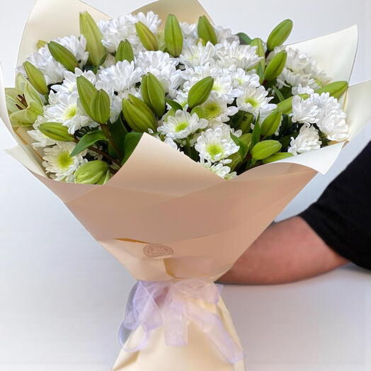 Ramo de lirios y crisantemos