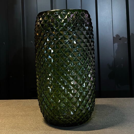 Jarron de vidrio verde con corte diamante
