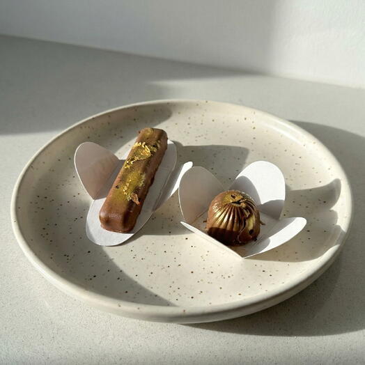 Bombones Artesanales de Chocolate con Pan de Oro – Trufa Gourmet y Barra Praline