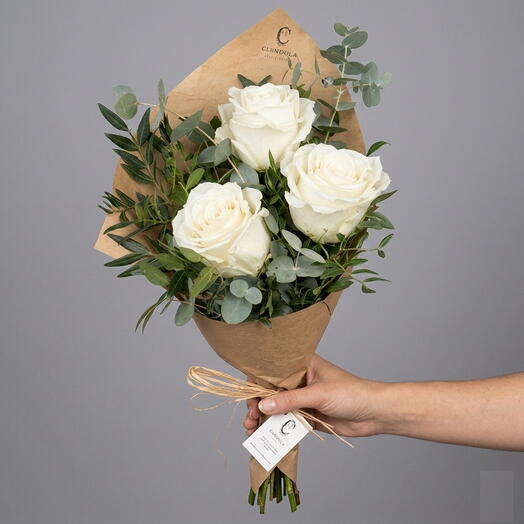 Ramo 3 Rosas Blancas con Eucalipto – Bouquet Elegante y Delicado