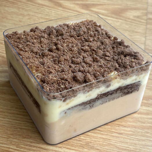 Caja de pastel de chocolate con leche y chocolate blanco con arroz inflado