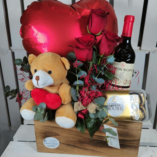 Caja amor vino tinto y bonbones