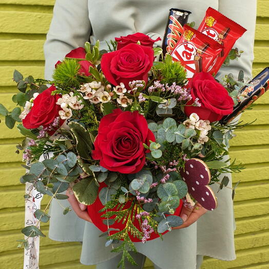 Caja de flores y chocolate - Dulce amor