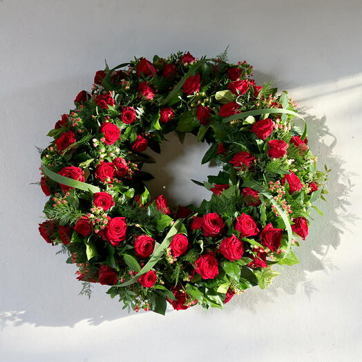 Premium Red Rose Funeral Wreath – Elegant Condolence Floral Arrangement