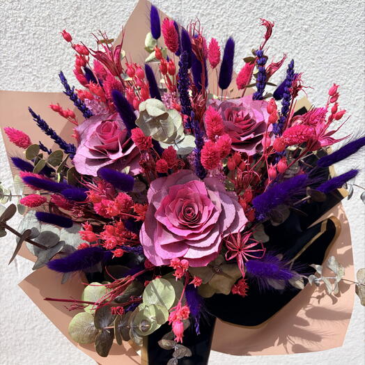 Sapphire Nights — vibrante ramo de flores secas con rosas de eucalipto hechas a mano, único — no necesita agua ni luz