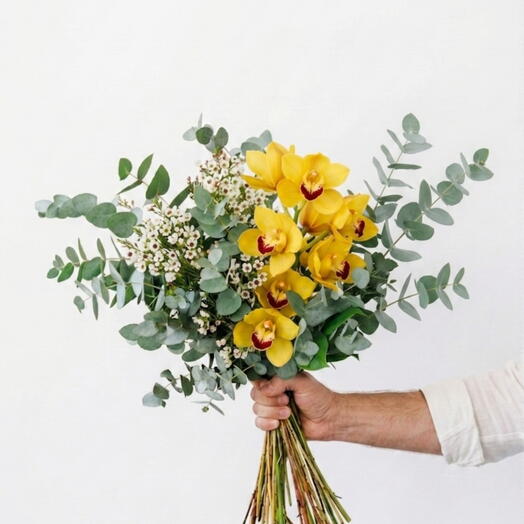 Ramo de Cymbidium amarillo, Eucalipto y Flor de Cera | Orquidea
