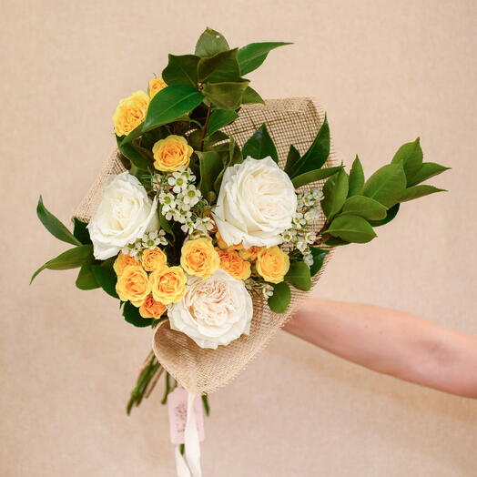 Ramo de Rosas Blancas y Amarillas