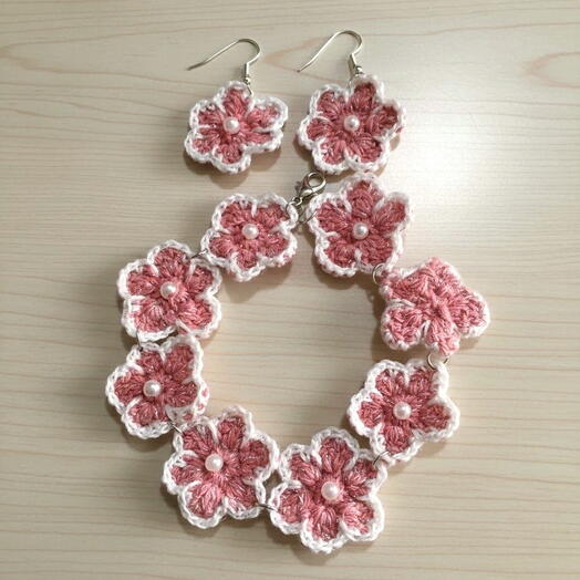 Conjunto de pulsera y pendientes