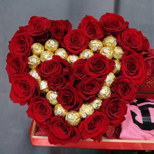 Caja Corazon con Rosas Rojas y Ferrero