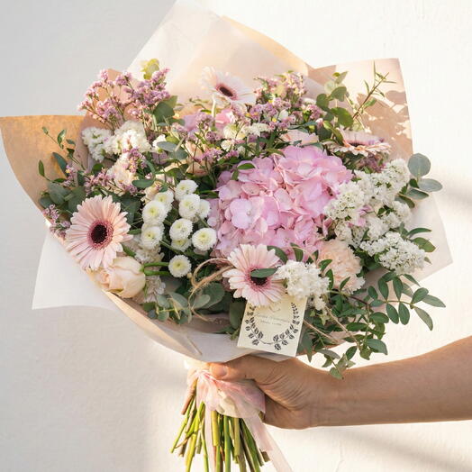 Ramo ADA – Bouquet de Hortensias y Flores de Temporada en Tonos Pastel