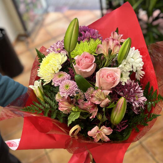 Ramo variado con rosas