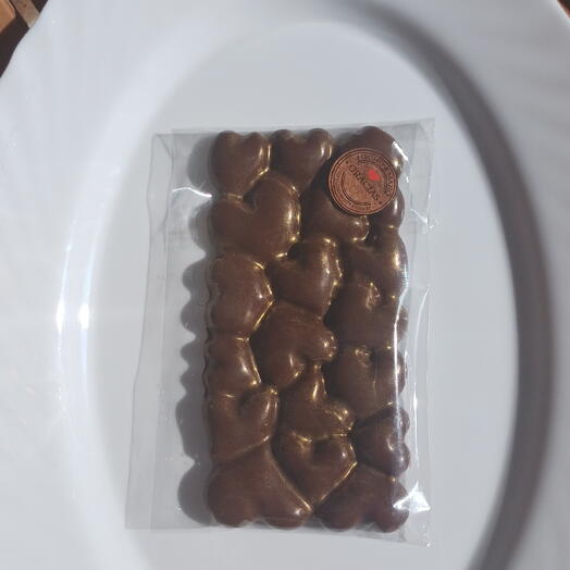 Tableta de chocolate con diseno de corazones