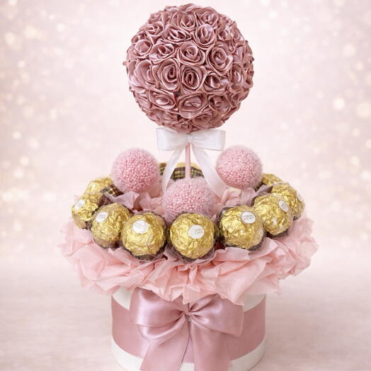 Caja de regalo para el Día de la Mujer con una rosa eterna en forma de esfera