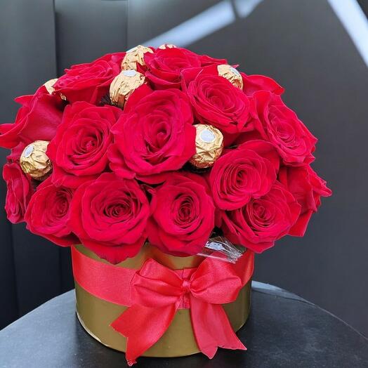 Cubo de Rosas Rojas con Ferrero Rocher – Regalo Perfecto para San Valentin