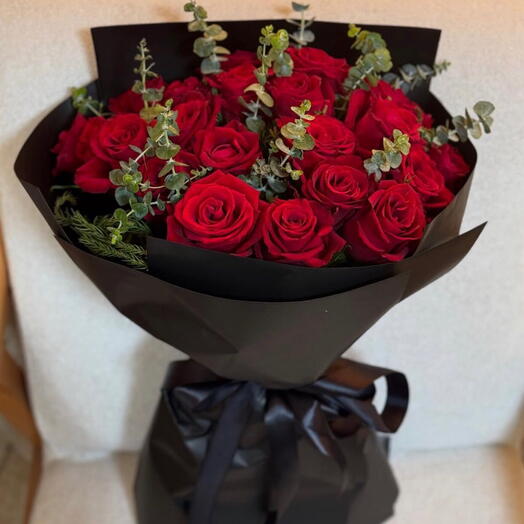 Luxurious bouquet of roses