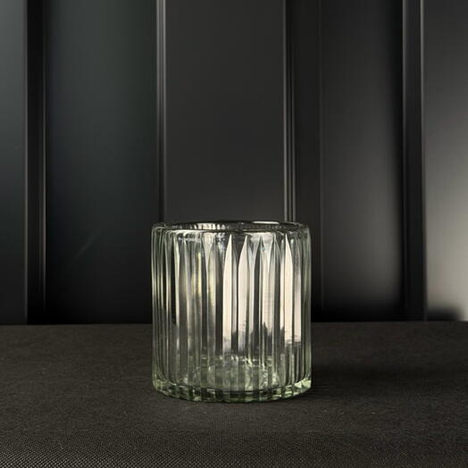 Cilindro de vidrio con cortes verticales de ARAIK GALSTYAN