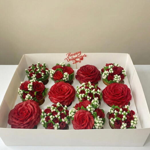 True Love Valentine's Box - 12 cupcakes